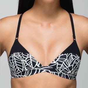 Lululemon Shanti Surf Triangle
Top Bikini Pretty Palm B&W Swim Top